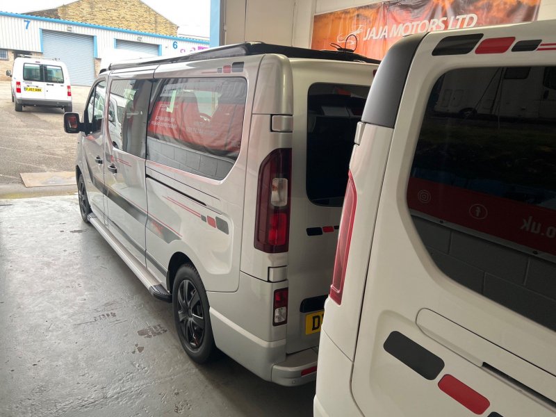 VAUXHALL VIVARO