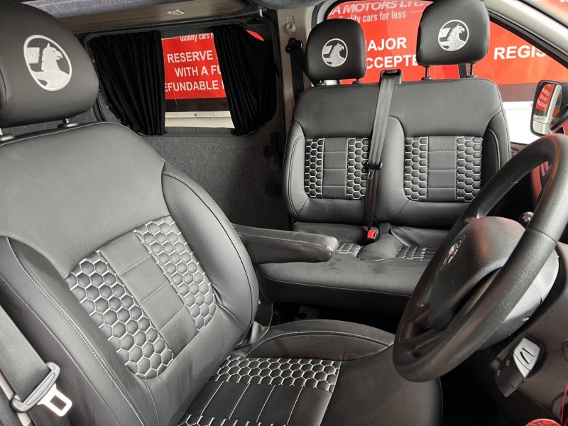 VAUXHALL VIVARO