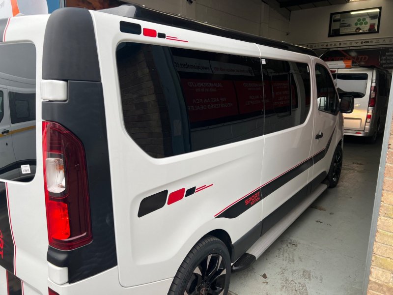 VAUXHALL VIVARO