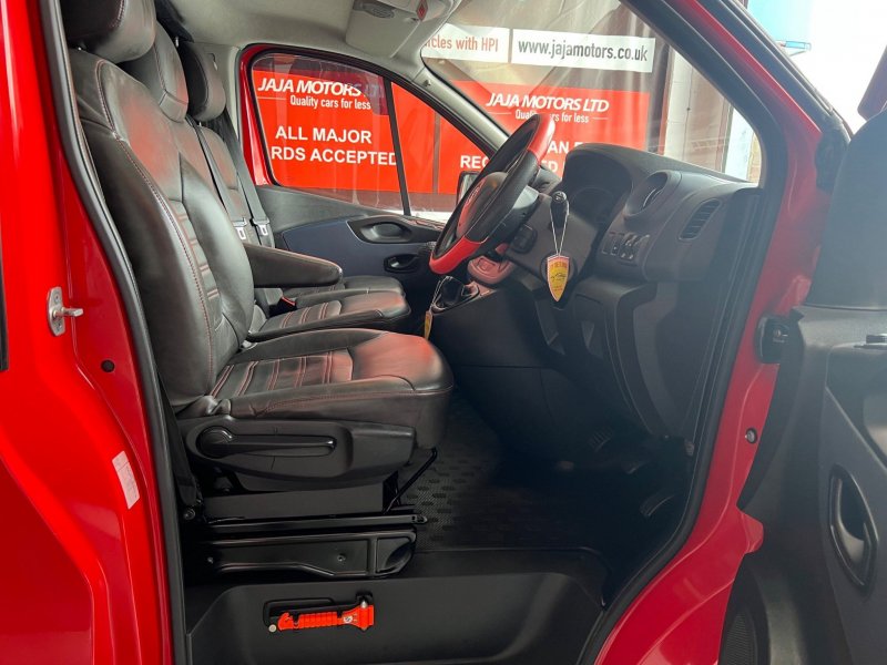 VAUXHALL VIVARO
