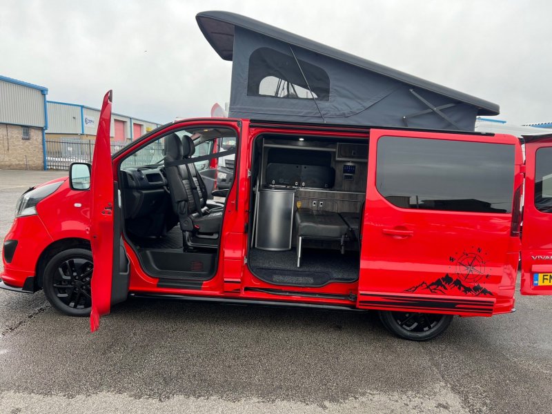 VAUXHALL VIVARO