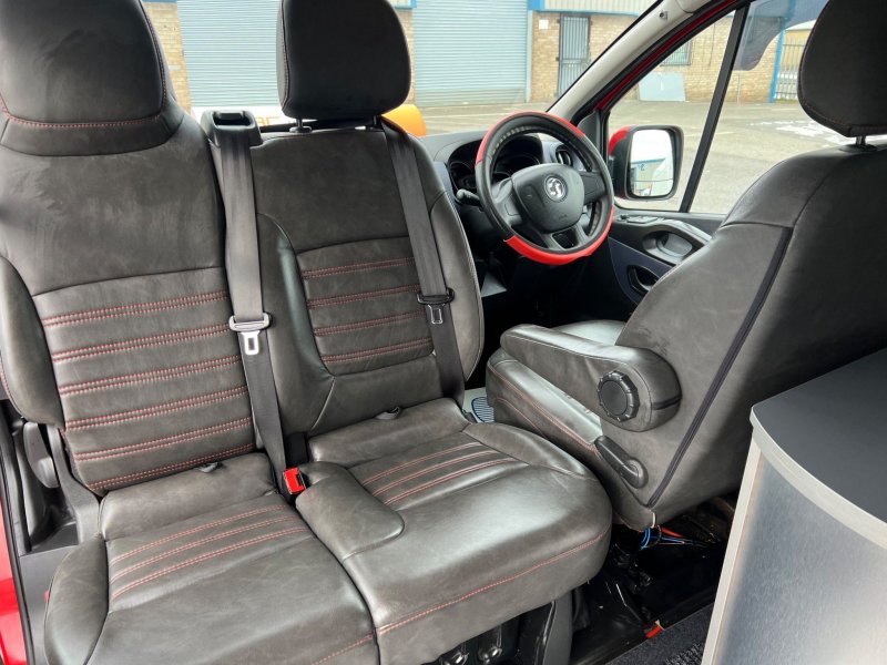 VAUXHALL VIVARO