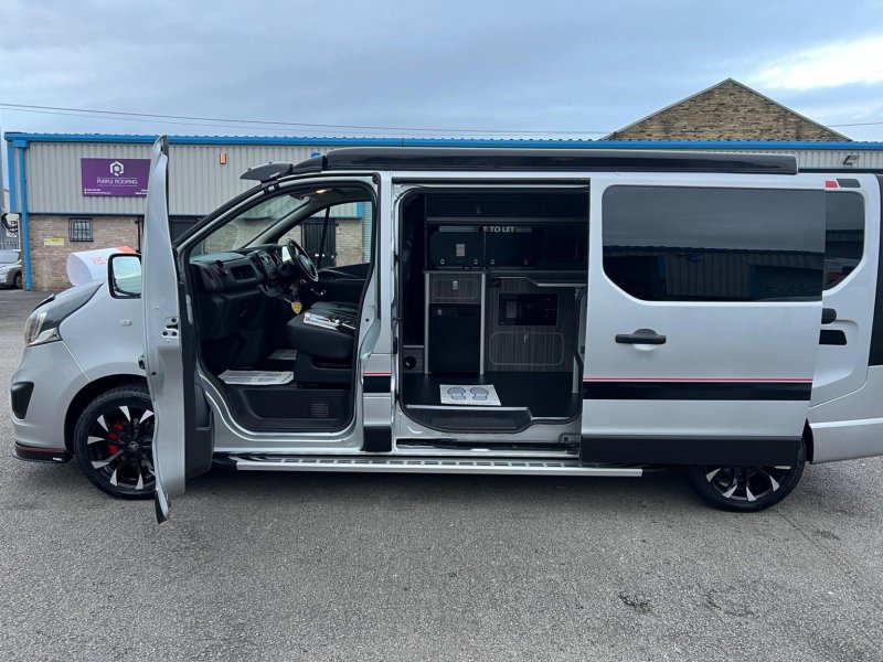 VAUXHALL VIVARO
