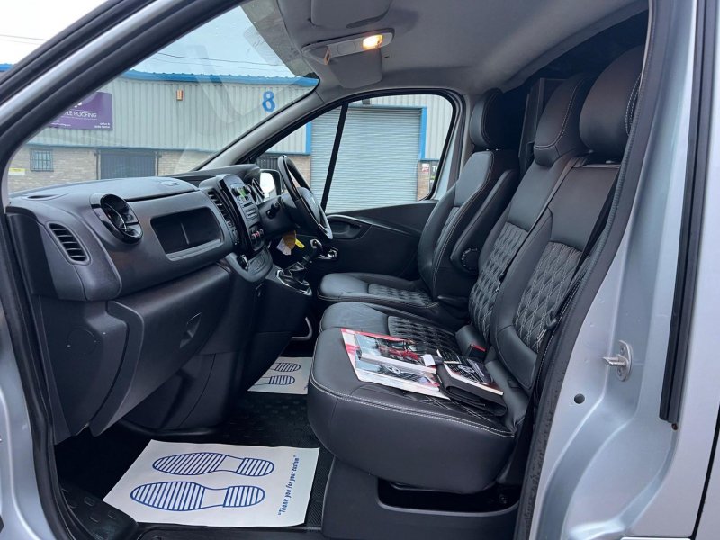 VAUXHALL VIVARO