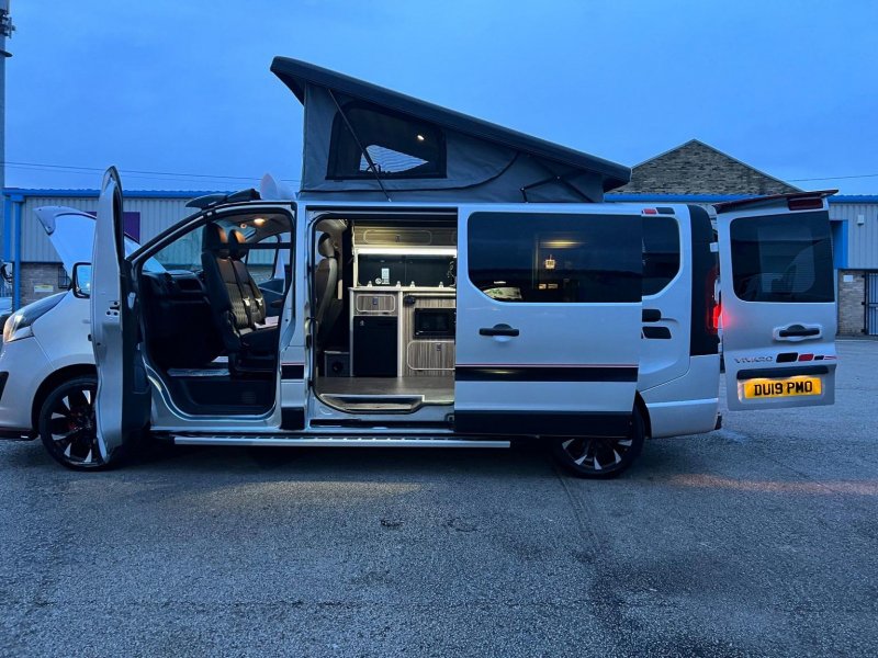 VAUXHALL VIVARO