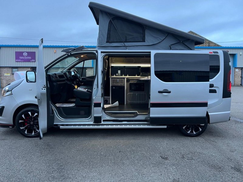 VAUXHALL VIVARO