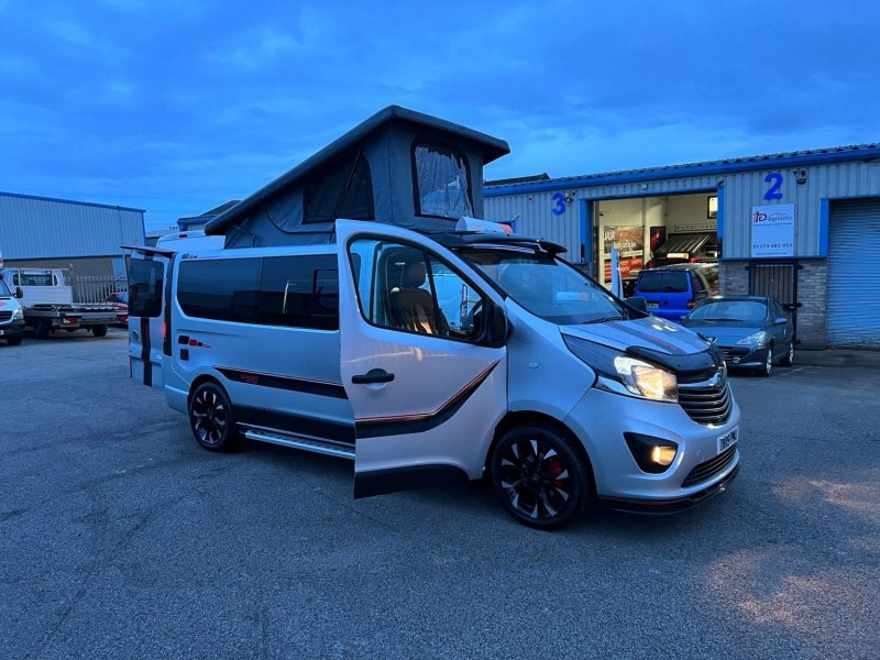 VAUXHALL VIVARO