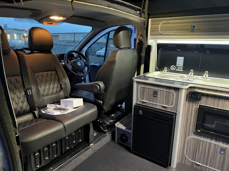 VAUXHALL VIVARO
