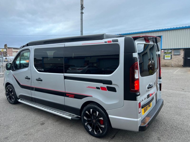 VAUXHALL VIVARO