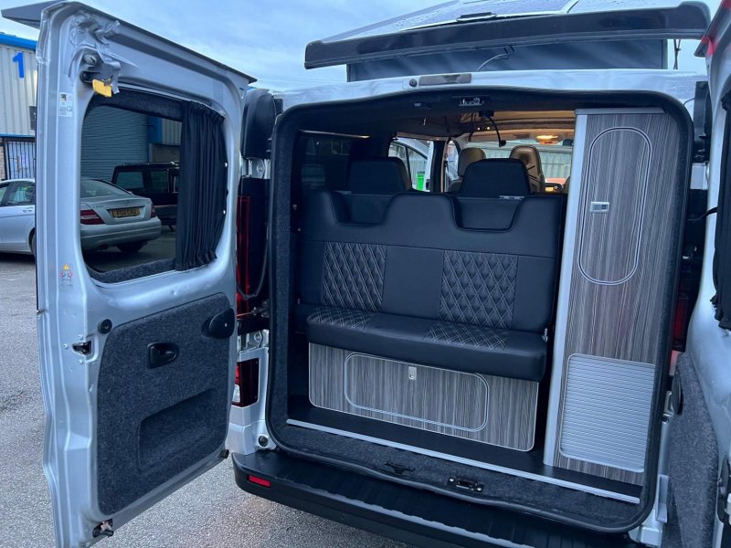 VAUXHALL VIVARO