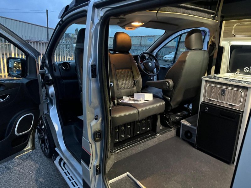VAUXHALL VIVARO
