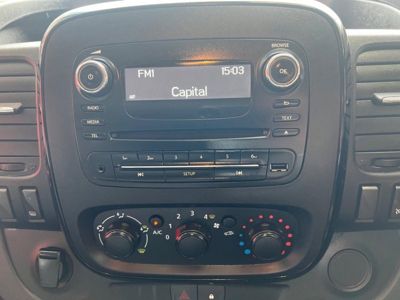 VAUXHALL VIVARO