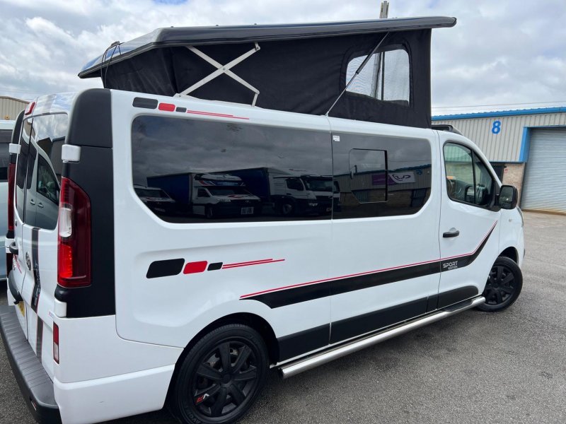 VAUXHALL VIVARO