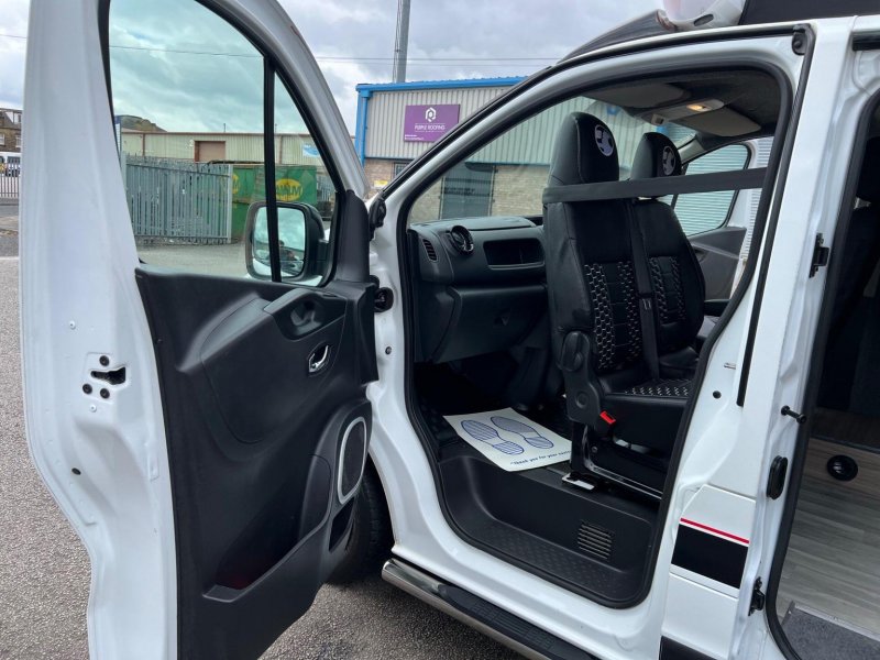 VAUXHALL VIVARO