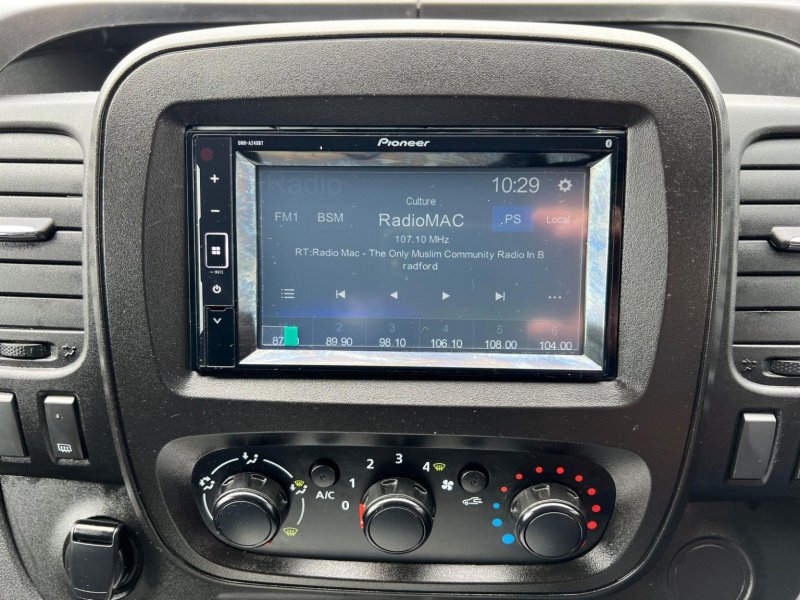 VAUXHALL VIVARO
