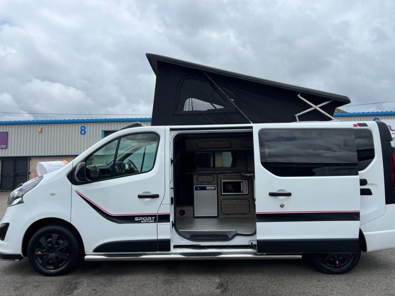 VAUXHALL VIVARO
