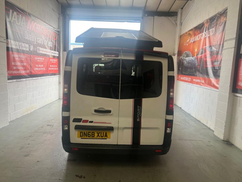 VAUXHALL VIVARO