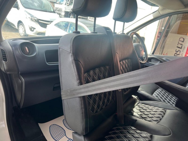 VAUXHALL VIVARO