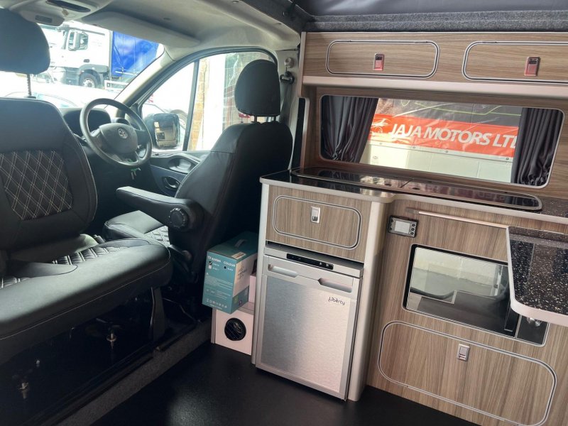 VAUXHALL VIVARO