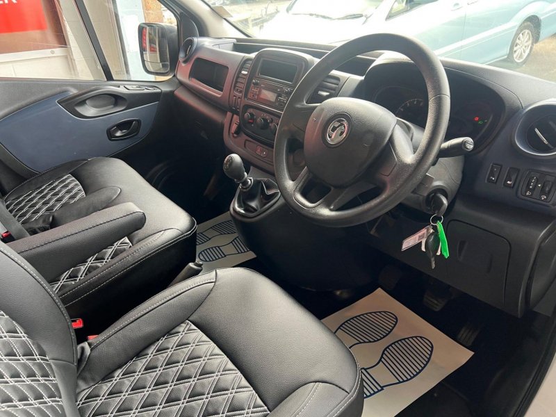 VAUXHALL VIVARO