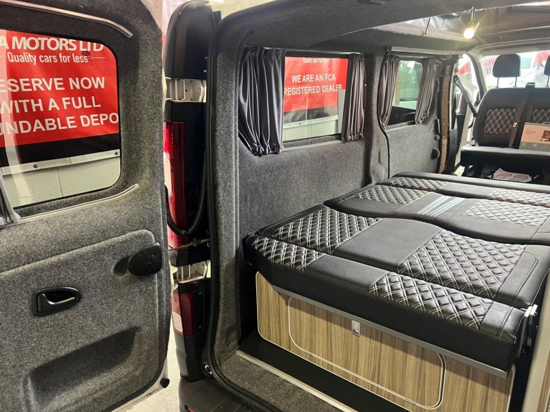 VAUXHALL VIVARO