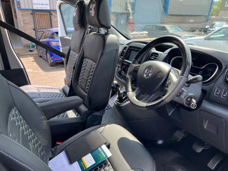 VAUXHALL VIVARO