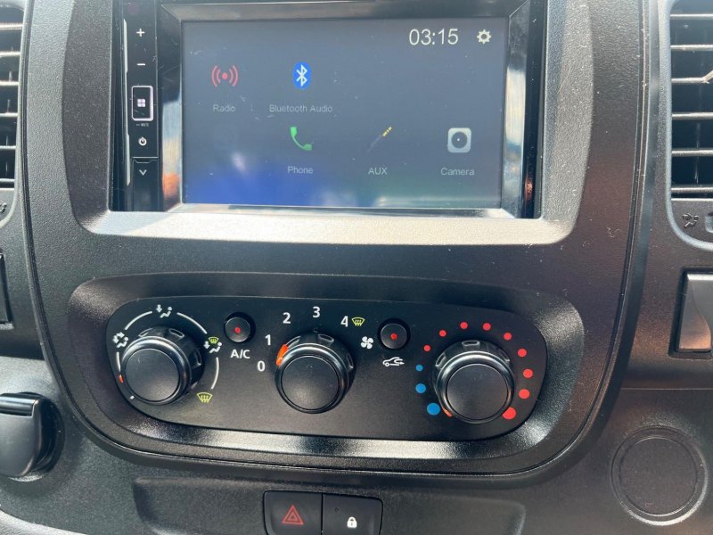 VAUXHALL VIVARO