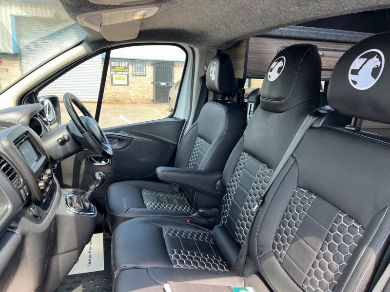 VAUXHALL VIVARO