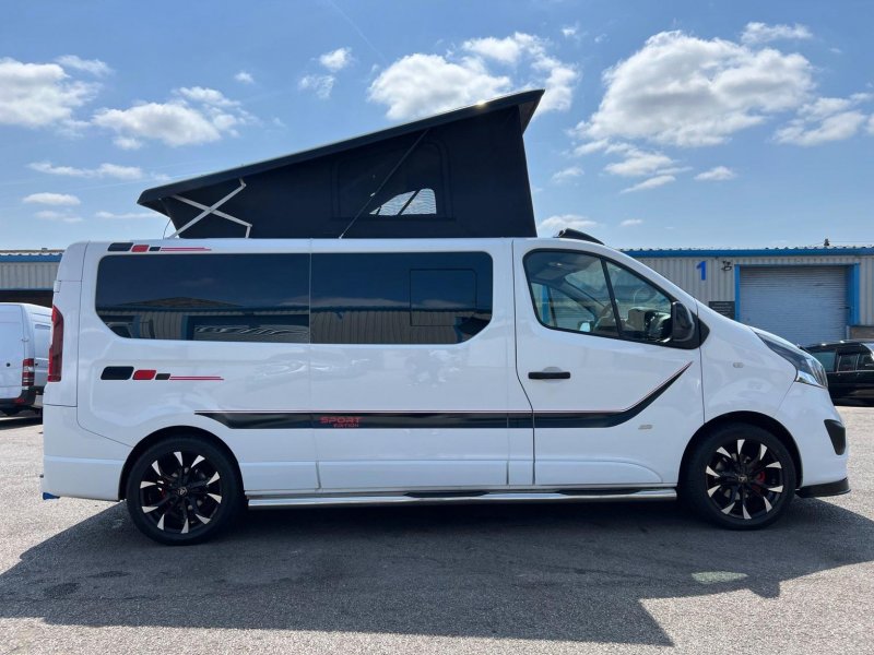 VAUXHALL VIVARO
