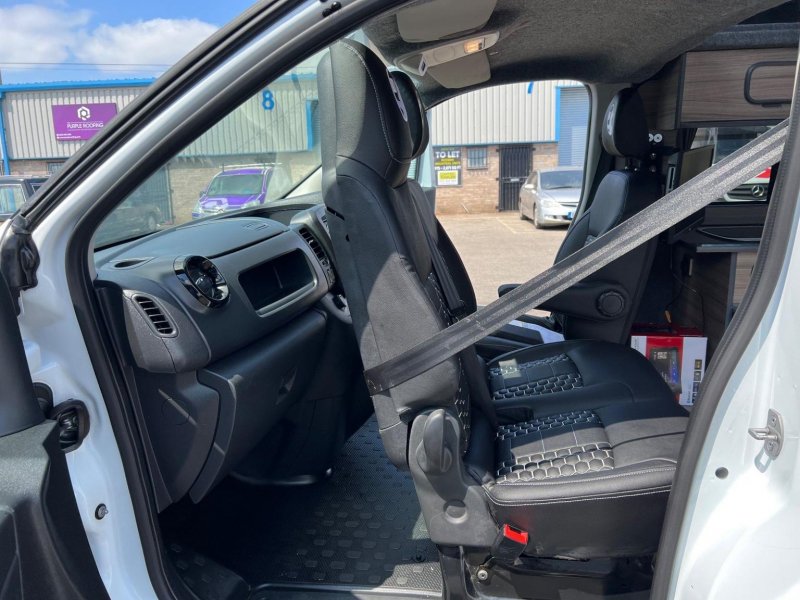 VAUXHALL VIVARO
