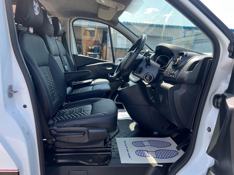 VAUXHALL VIVARO