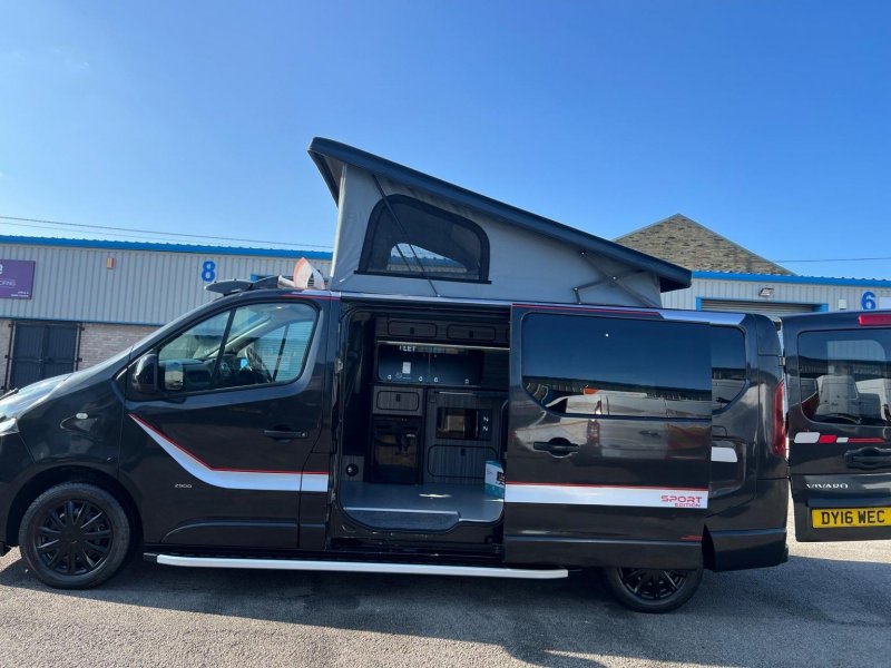 VAUXHALL VIVARO
