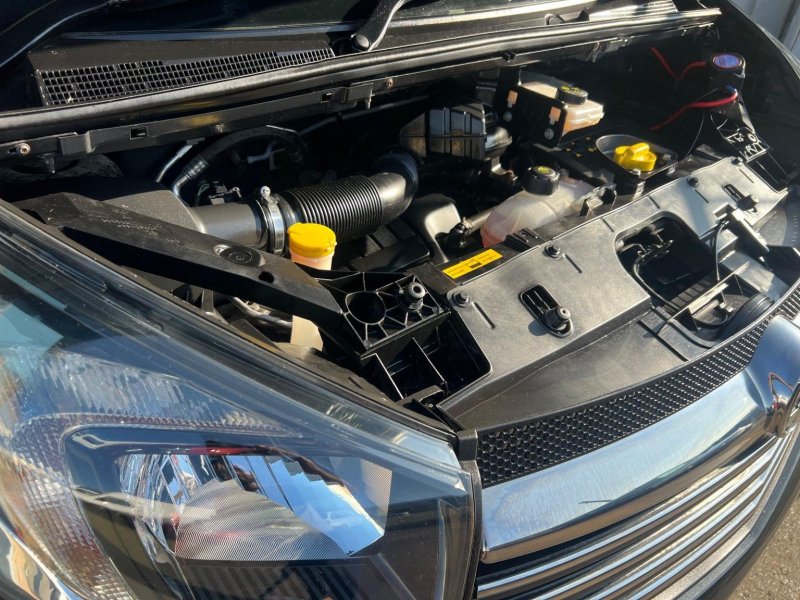 VAUXHALL VIVARO