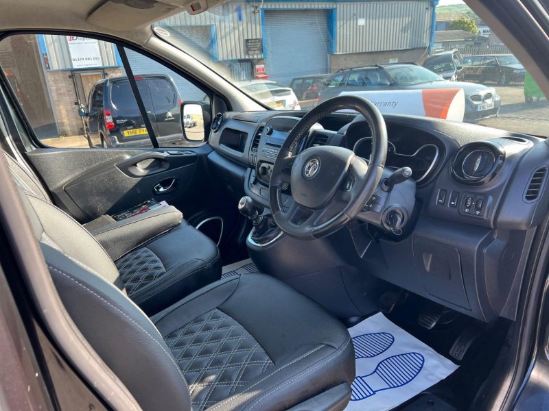 VAUXHALL VIVARO