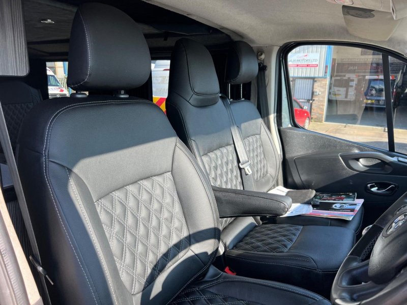 VAUXHALL VIVARO