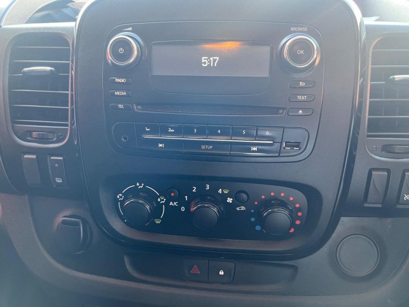 VAUXHALL VIVARO