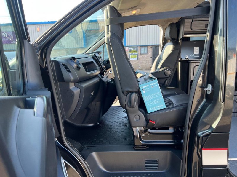 VAUXHALL VIVARO