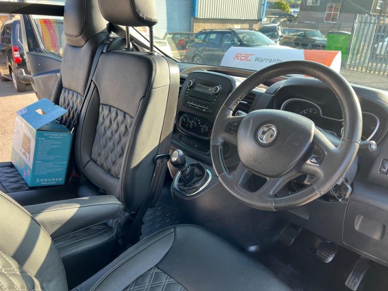 VAUXHALL VIVARO