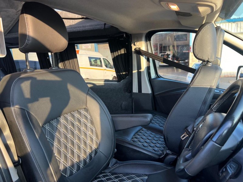 VAUXHALL VIVARO