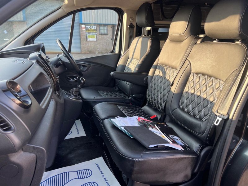 VAUXHALL VIVARO