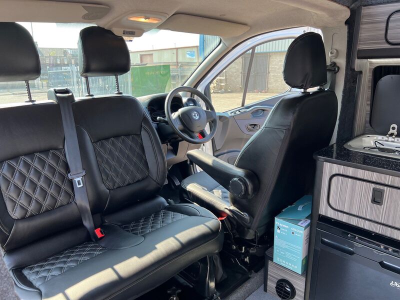 VAUXHALL VIVARO