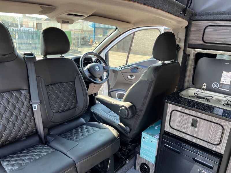 VAUXHALL VIVARO