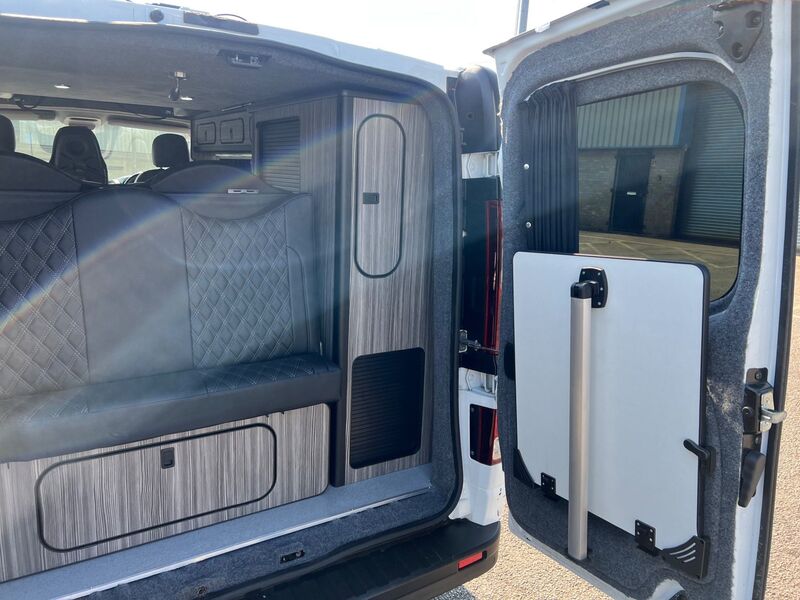 VAUXHALL VIVARO