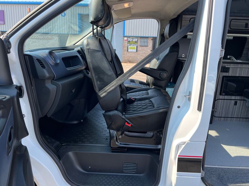 VAUXHALL VIVARO