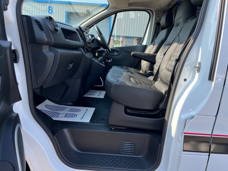 VAUXHALL VIVARO