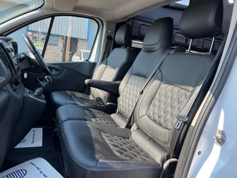 VAUXHALL VIVARO