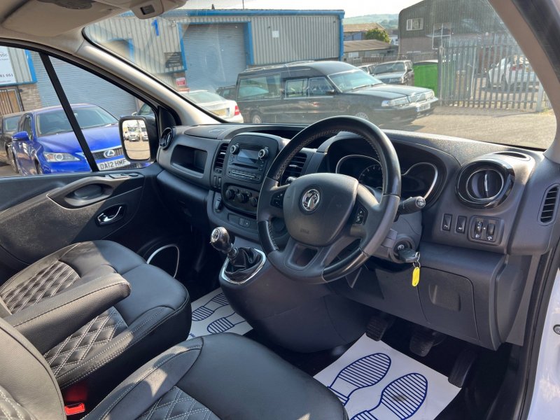 VAUXHALL VIVARO
