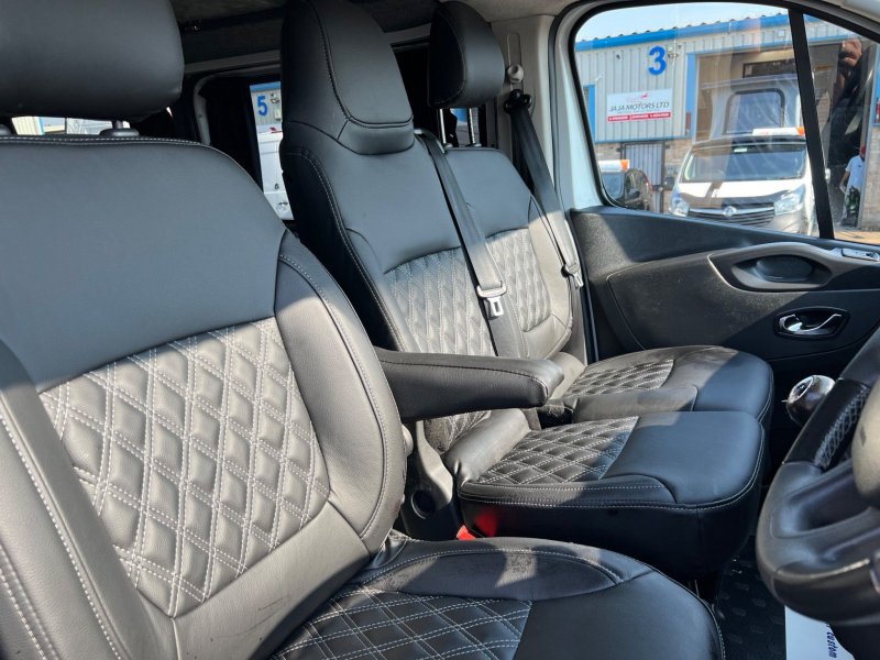 VAUXHALL VIVARO