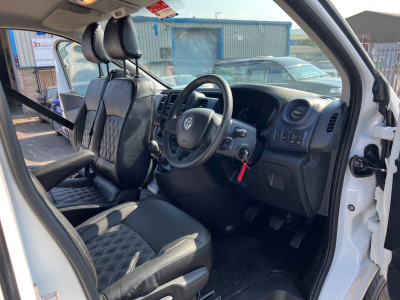 VAUXHALL VIVARO
