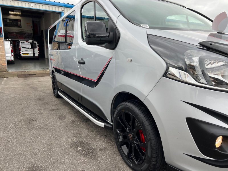 VAUXHALL VIVARO